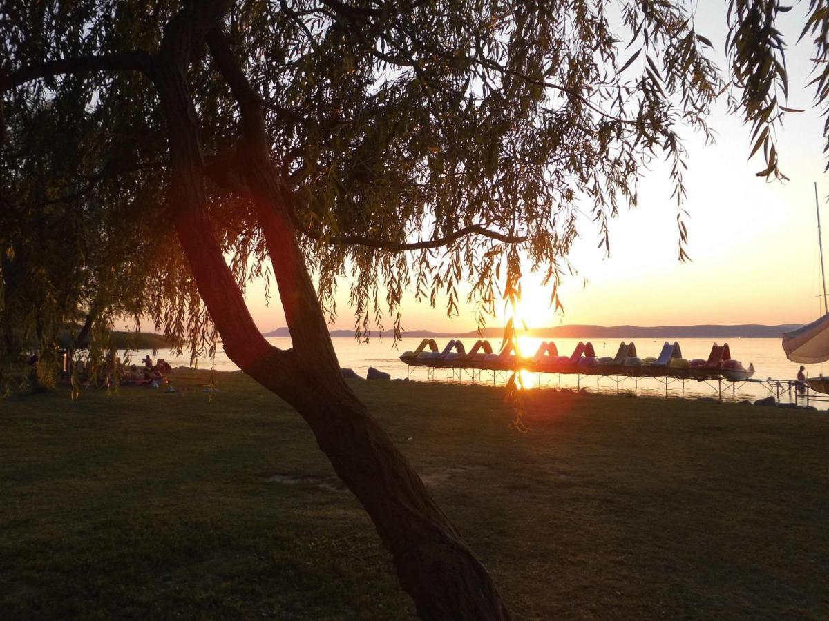 Kenge Apartmanok Balatonszárszó Exteriér fotografie