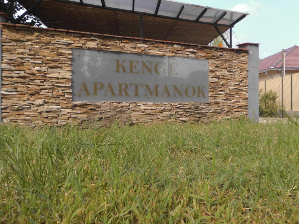 Kenge Apartmanok Balatonszárszó Exteriér fotografie